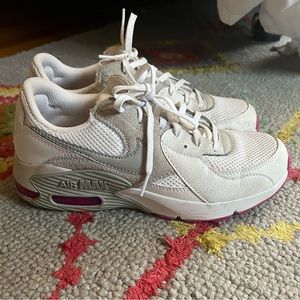Women’s Nike AirMax size 7.5 US